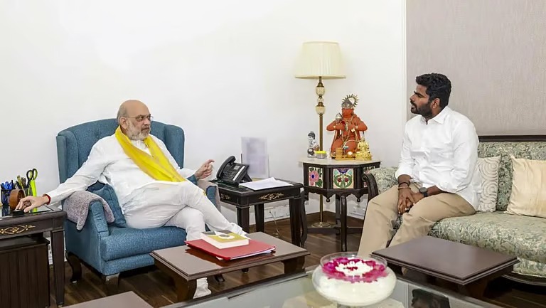 பாஜக​வில் இருந்து வில​கு​வ​தாக தேசி​யத் தலை​வர் நிதின் நவீனை டெல்​லி​யில் சந்​தித்து அண்​ணா​மலை ராஜி​னாமா கடிதம்!!